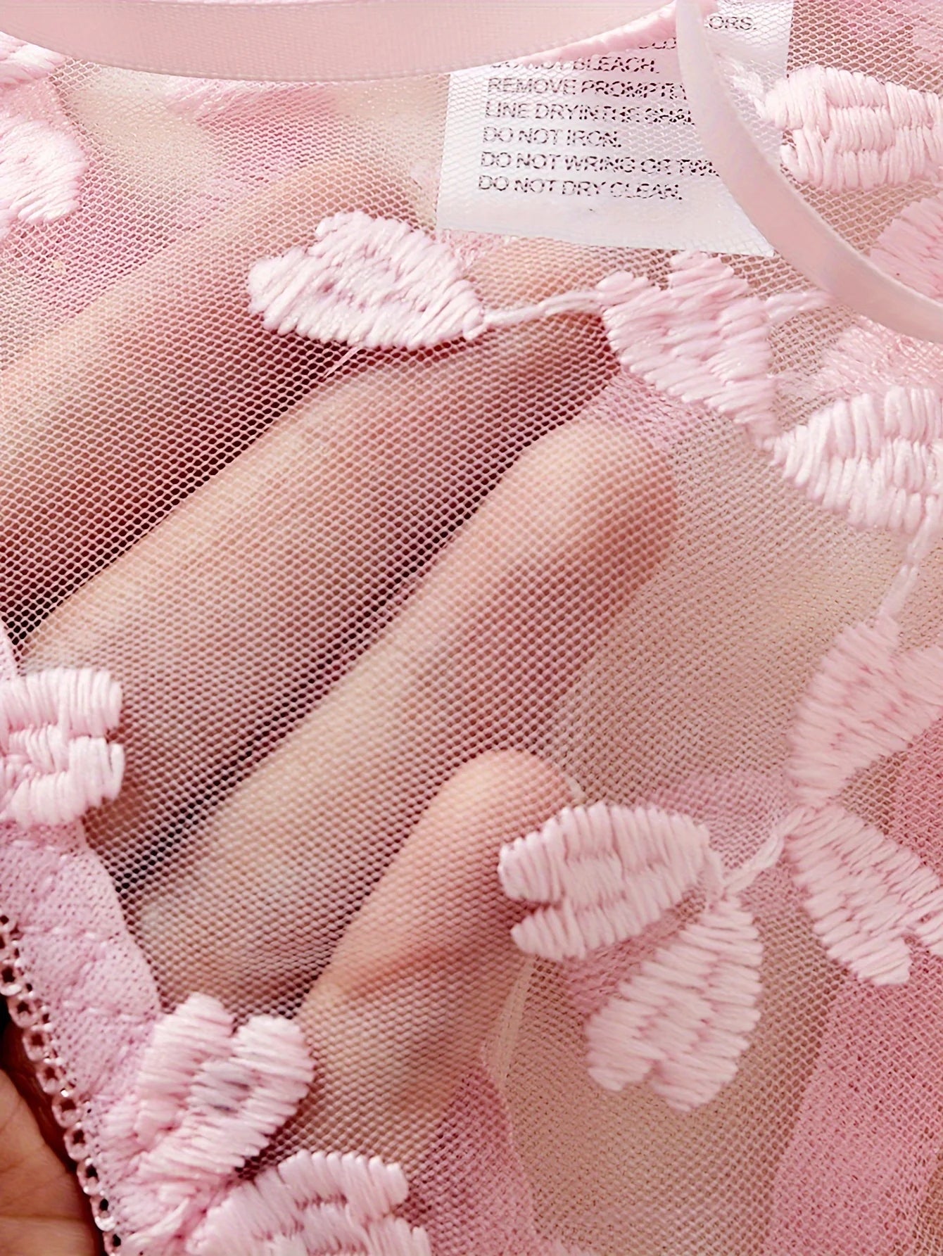 Women's embroidered sexy lingerie set, pull-up bra and mesh briefs